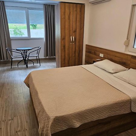 Grejm Family Apartments Petrovac Екстер'єр фото