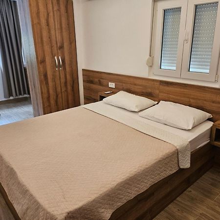 Grejm Family Apartments Petrovac Екстер'єр фото
