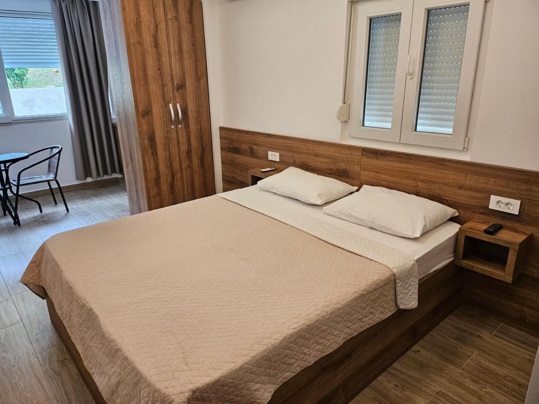 Grejm Family Apartments Petrovac Екстер'єр фото