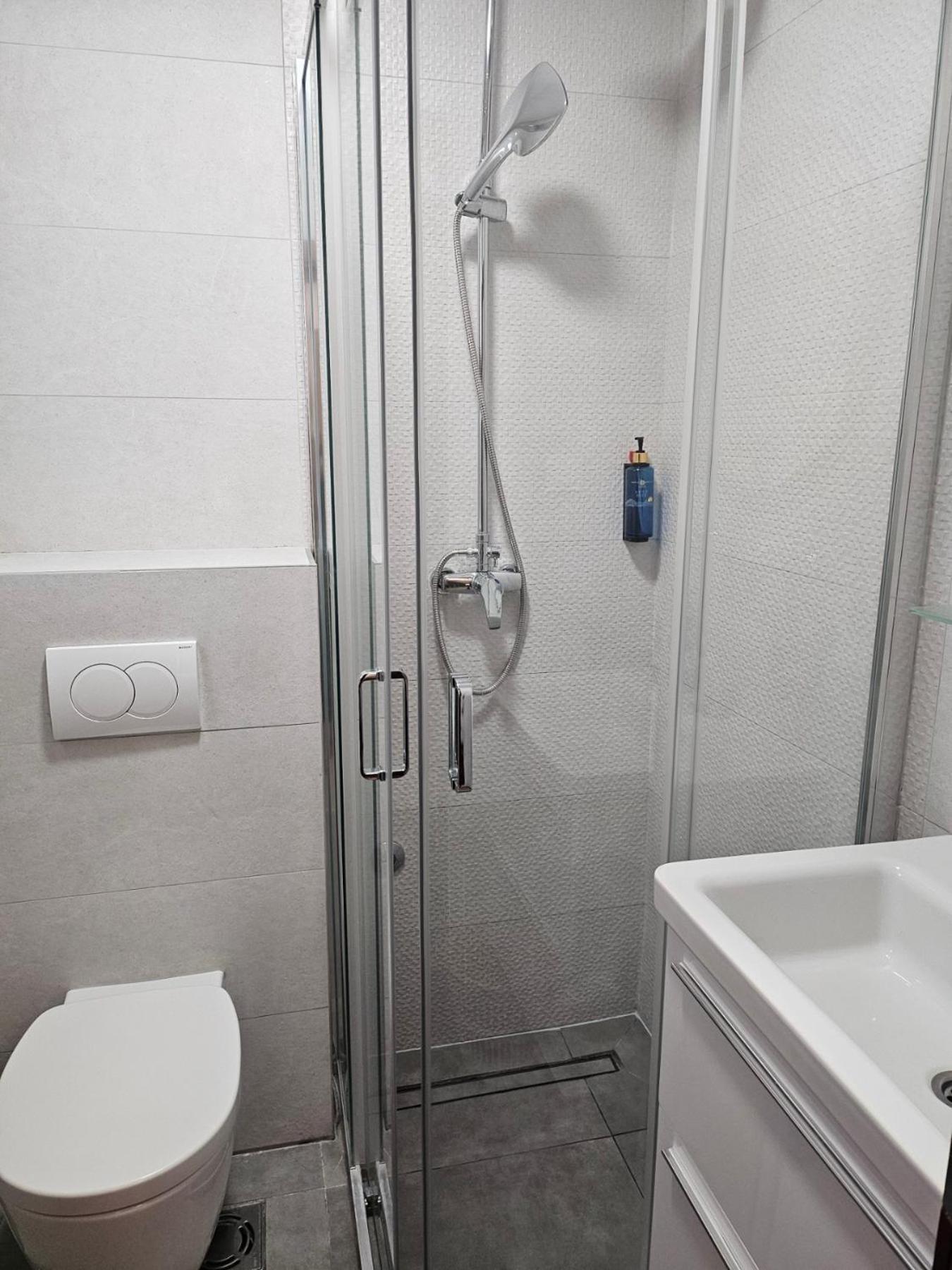 Grejm Family Apartments Petrovac Екстер'єр фото
