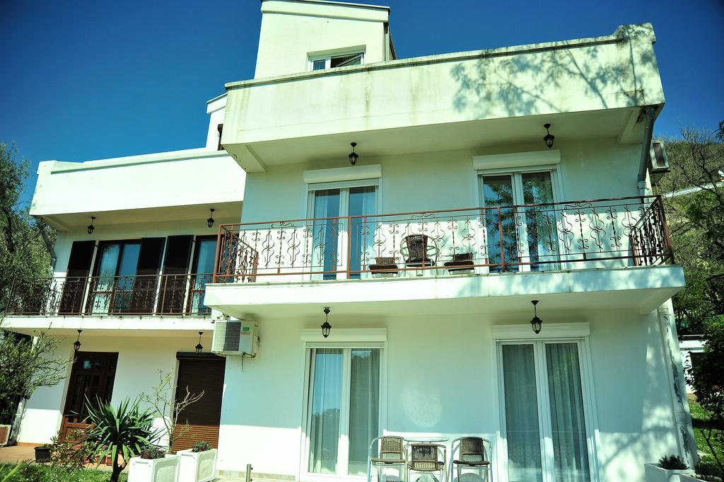 Grejm Family Apartments Petrovac Екстер'єр фото