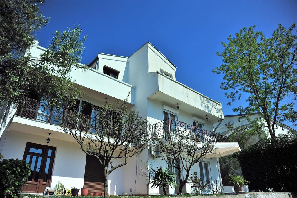 Grejm Family Apartments Petrovac Екстер'єр фото
