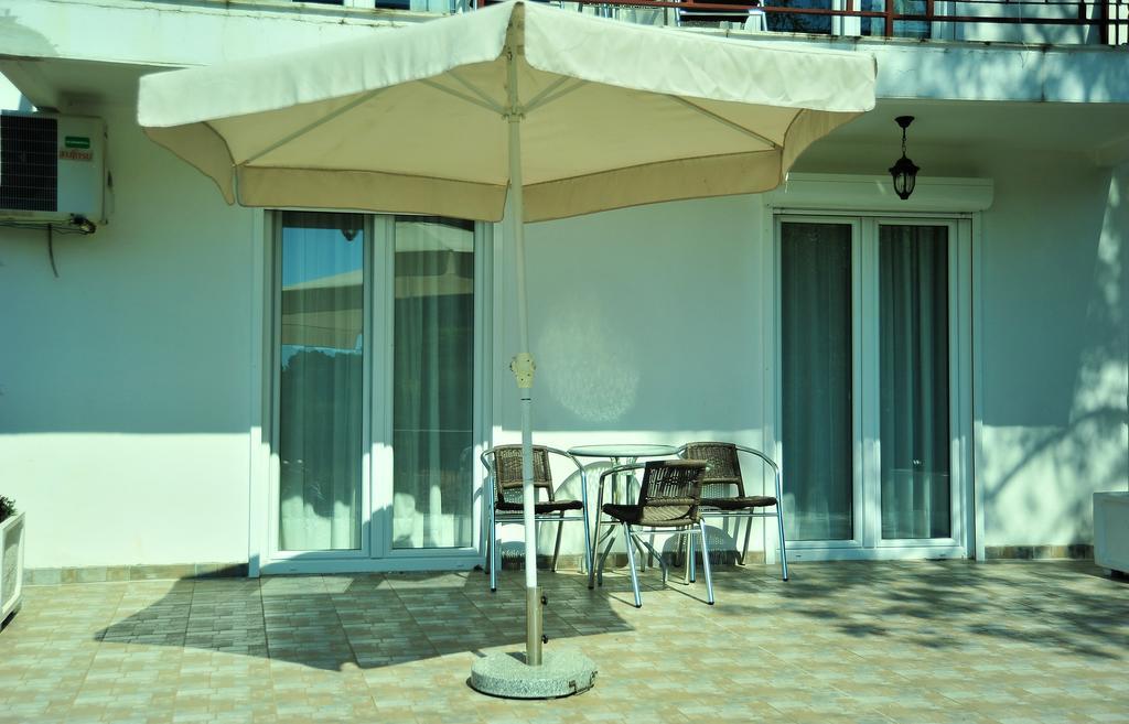Grejm Family Apartments Petrovac Екстер'єр фото
