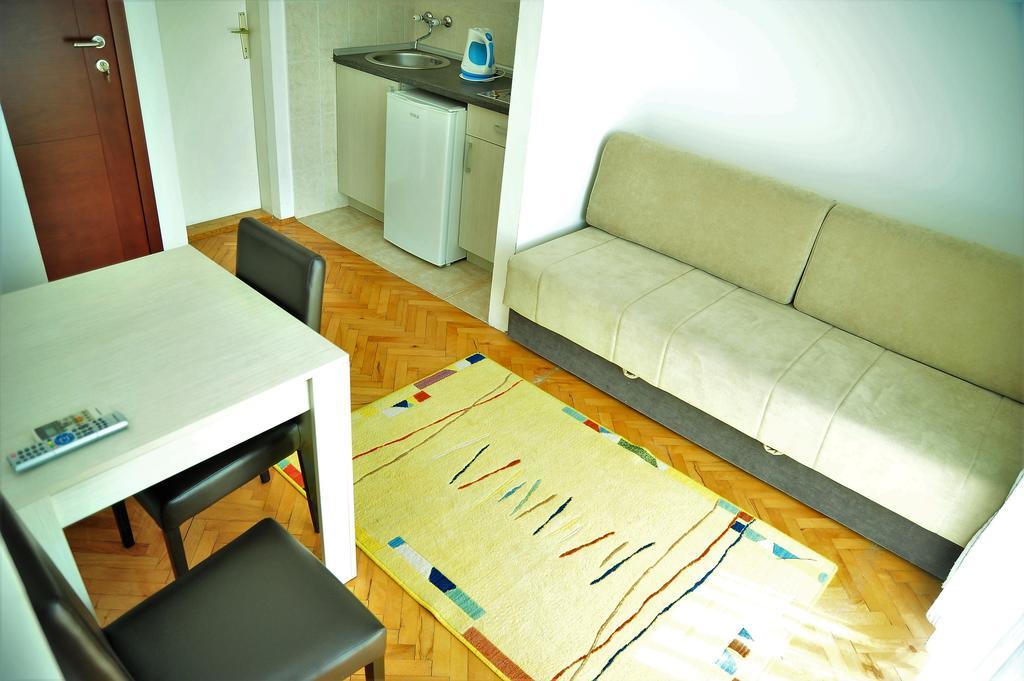 Grejm Family Apartments Petrovac Екстер'єр фото