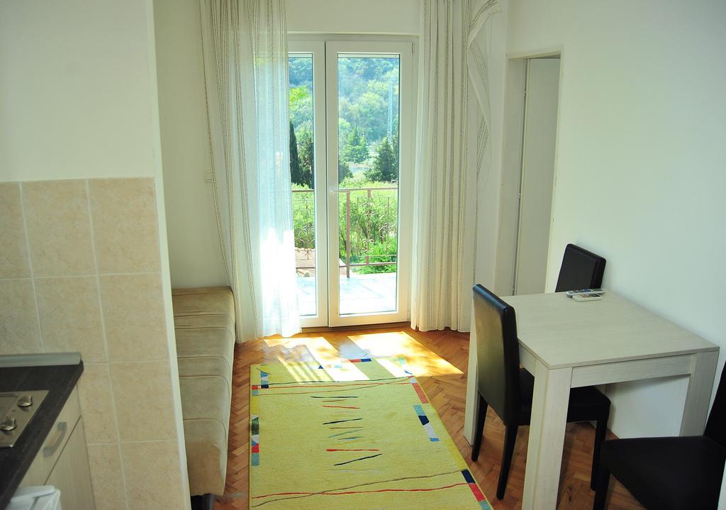 Grejm Family Apartments Petrovac Екстер'єр фото